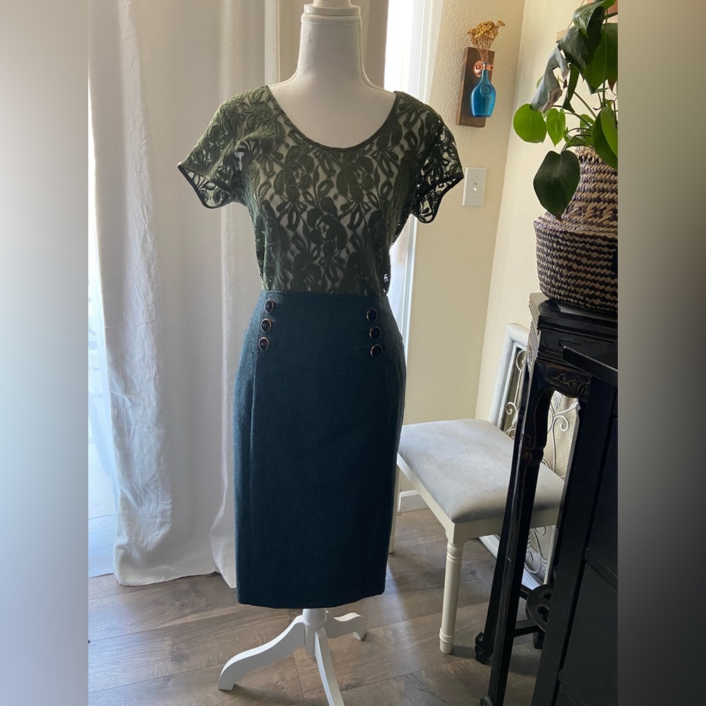 Banana Republic olive blouse size M. Never worn.